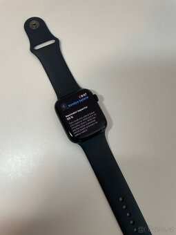 Apple watch SE 2 44mm - 99% baterie, hezký stav - 3