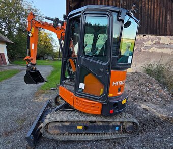 Prodám bagr Hitachi ZX26U-6, rok starý, hydraulický upínač - 3