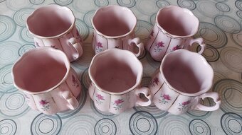 sada růžových porcelánových hrnků, - 3