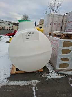 Plastová nádrž na vodu 4000l - 3