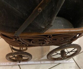 Historicky kočárek na panenky - 3