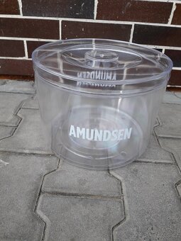 Prodám dřevěný stojan na víno a plastovou dózu Amundsen. - 3
