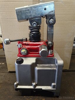 Dvoučinná hydraulická pumpa - 3