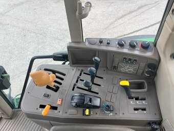 traktor John Deere 6115M - 3