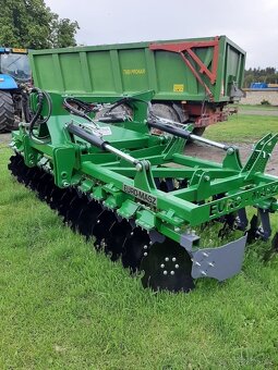 Diskový podmítač hydraulicky rozkládaný EM BTCH 5M - 3