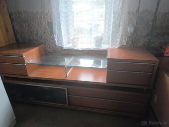 Stůl pod TV 240cm a nízká komoda velikostně jako stolek - 3