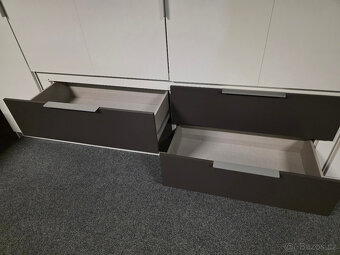 Nová velká bílošedá šatní skříň 6+4 - 3