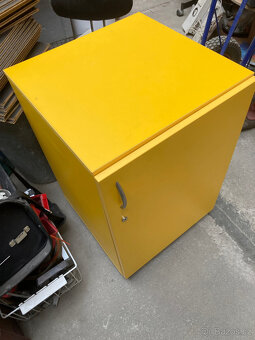 Skříňka TECHO se zámkem nízká na kolečkách 800 kč - 3