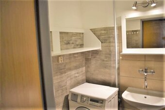 1 STUDENTKA do 2.lůž. pok. v dívčím 3+1 RD, pračka - 3