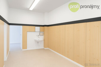 Pronájem přízemního obchodního prostoru 615 m² - 3