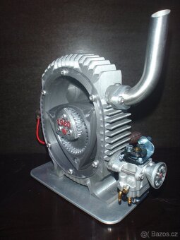 Velký (výška 25cm) výukový model Wankelova motoru - 3