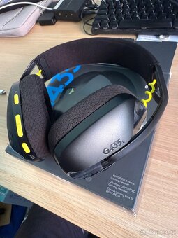Herní bezdrátová sluchátka Logitech G435 LIGHTSPEED - 3