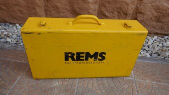 REMS Amigo. Elektrická závitnice. Set R 1/2-3/4-1-1 1/4 - 3