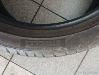 225/40r18 - 3