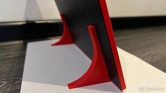 3D tisk stojan na kalendář F1 - 3
