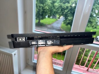 Ps4 500GB + 2 ovladače - 3