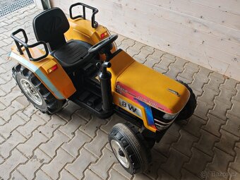 Dětský elektrický traktor Mahindra XXL žlutý - 3