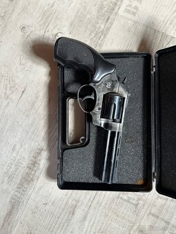 Plynový revolver zoraki - 3