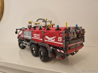 Lego technic - Letištní záchranné vozidlo - 42068 - 3