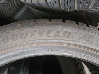 225/40R19 93W XL UltraGrip Performance  GOODYEAR - 3