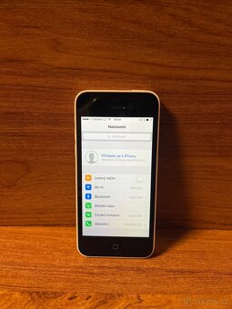 Apple iPhone 5C - 3