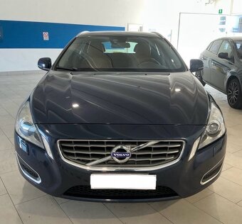 Volvo V60 AWD—D5 2.4 158kw—Summum—2013–automat—KŮŽE— - 3