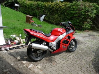 Suzuki RF 600 R - 3