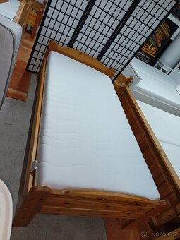 Prodám hezkou postel z masivu 100 x 200 cm - 3