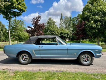 Ford Mustang Cabriolet z roku 1965 - 3