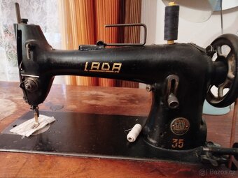 Šlapací šicí stroj Lada - 3