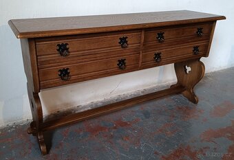 Dubová, rustikální komoda s kováním. - 3