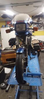 Honda vf400f - 3