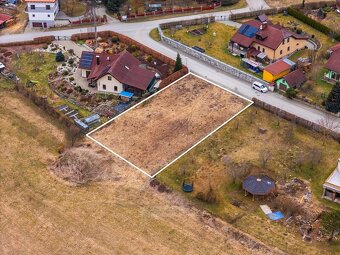 Prodej atraktivního, mírně svažitého pozemku, 872 m2, s otev - 3