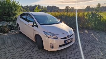 Toyota Prius III - 1,8 Automat HYBRID r.2010 SLEVA možná - 3