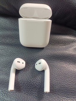 Bezdrátová sluchátka Apple AirPods, pouzdro Lightning - 3