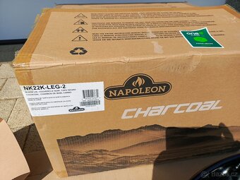 Prodám nový gril NAPOLEON NK22K na dřevěné uhlí - 3