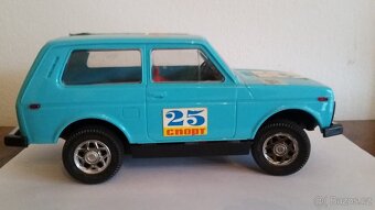 Stará hračka Lada Niva na setrvačník výroba Rusko 1985 - 3