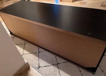TV STOLEK S NÁSTĚNNOU POLICÍ IKEA HEMNES - 3