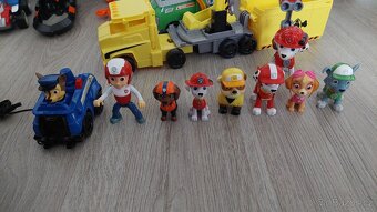Tlapková patrola autíčka + postavy v ceně 2000 Kč - 3