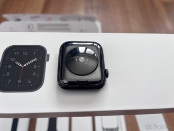 Apple Watch SE (2022) 44mm, Space Gray - 3