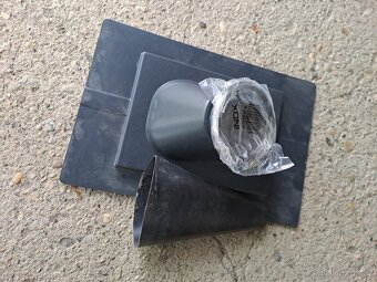 střešní tašky , 1 ks prostupovou 1ks ventilační - 3