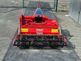 Zakladač trávníků za traktor SB - 3