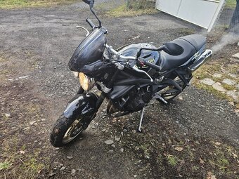 Triumph Street Triple R
- 3