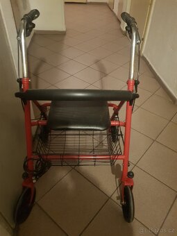 Chodítko se sedátkem - 3