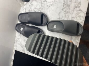 Yeezy slide - 3