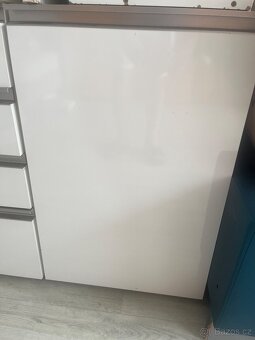 Kuchyňská linka bez spotřebičů a pracovní desky - 3