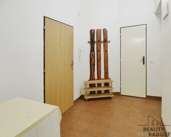 Světlý, byt o velikosti 2+kk, 54m2, který se nachází v oblíb - 3