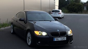 BMW E92 Coupé 330d • 170 kW + chip Automat Slušná výbava - 3