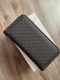 Hnědá peněženka Michael Kors - 3