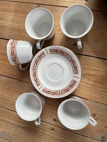 Sady porcelánových talířů a hrnků - 3